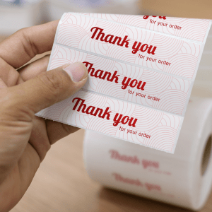 Étiquettes avec finitions exclusives